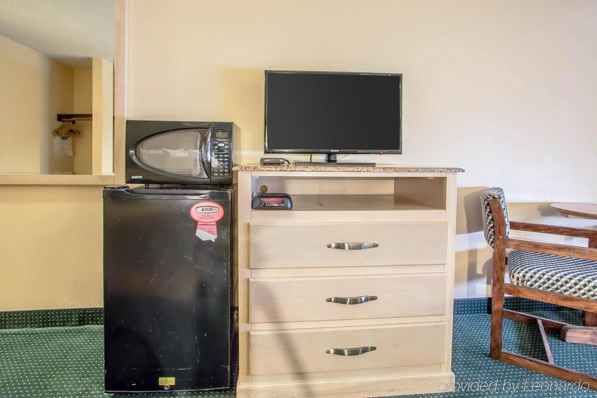 Red Roof Inn & Suites Vineland - Buena Екстериор снимка